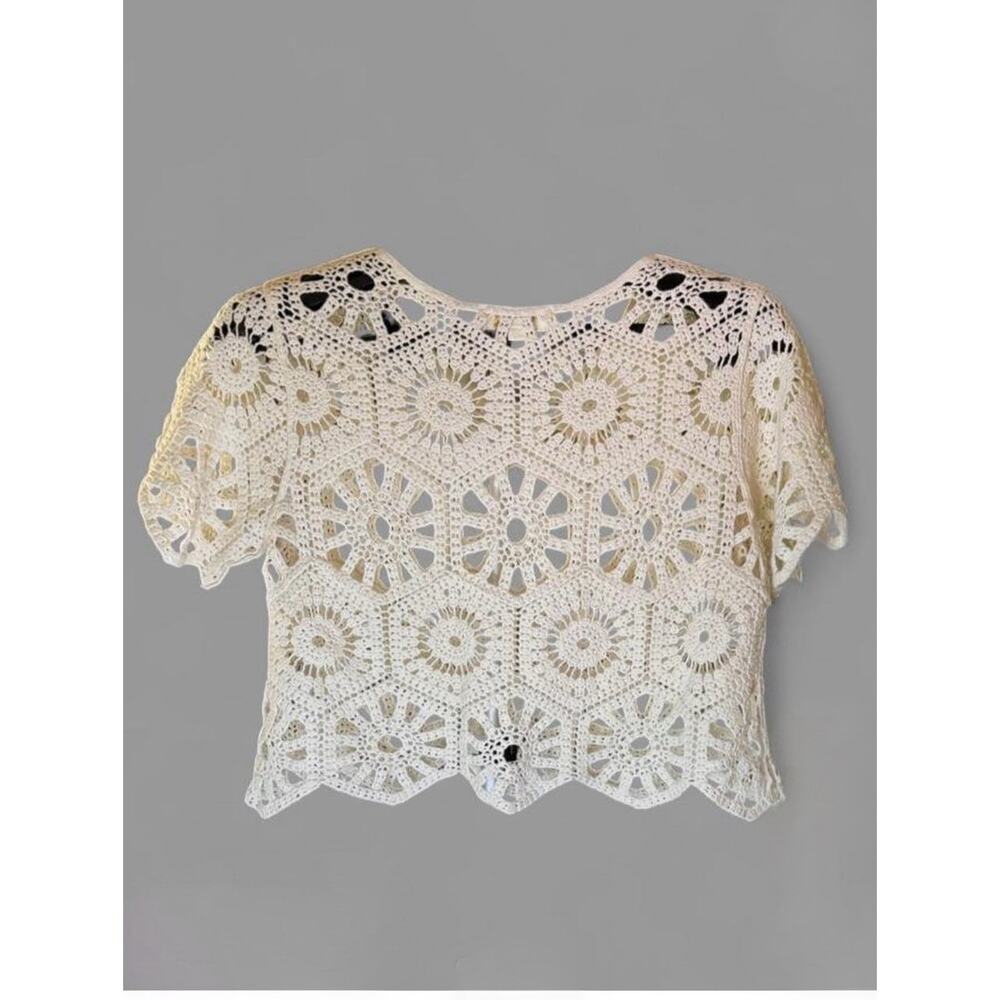 Rebellion crochet mom crop top 
Stylish and casual - Picture 2 of 3